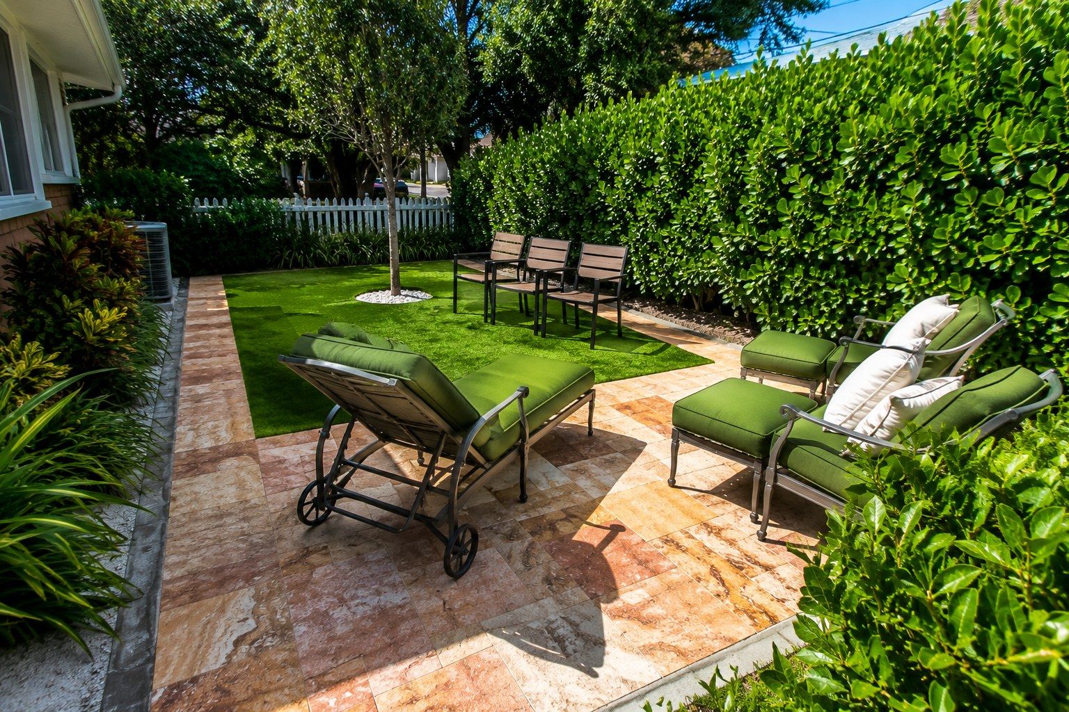 Clean green front lawn after Amber Lawn Care service in St. Petersburg